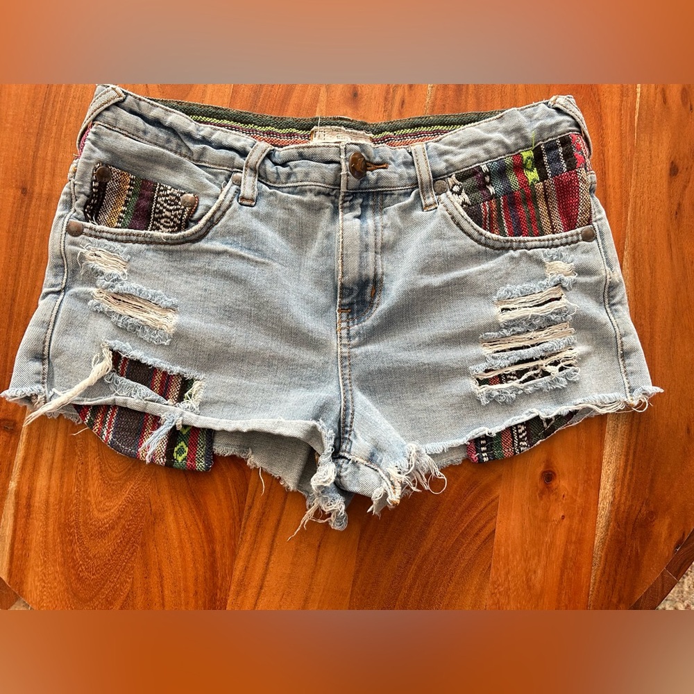 Free People Light Blue Distressed Jean Shorts with Boho Baja Accents, sz 29, EUC